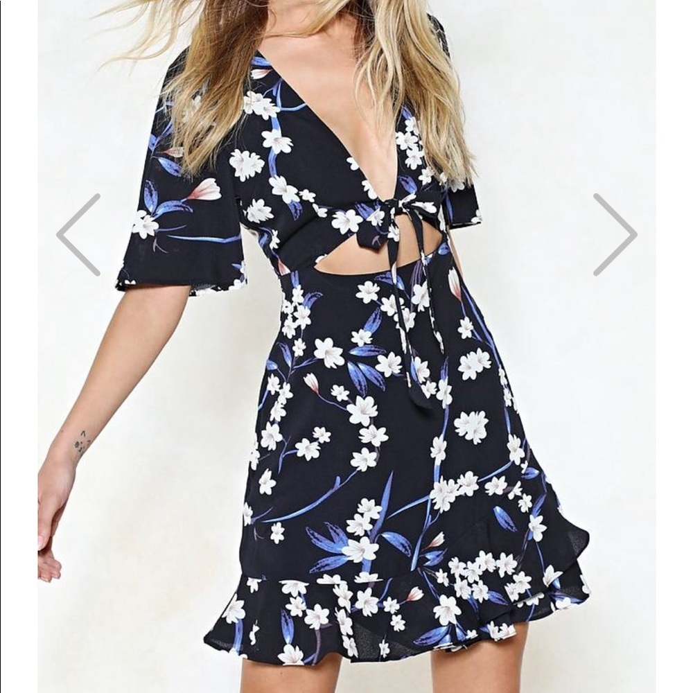 Black floral keyhole dress